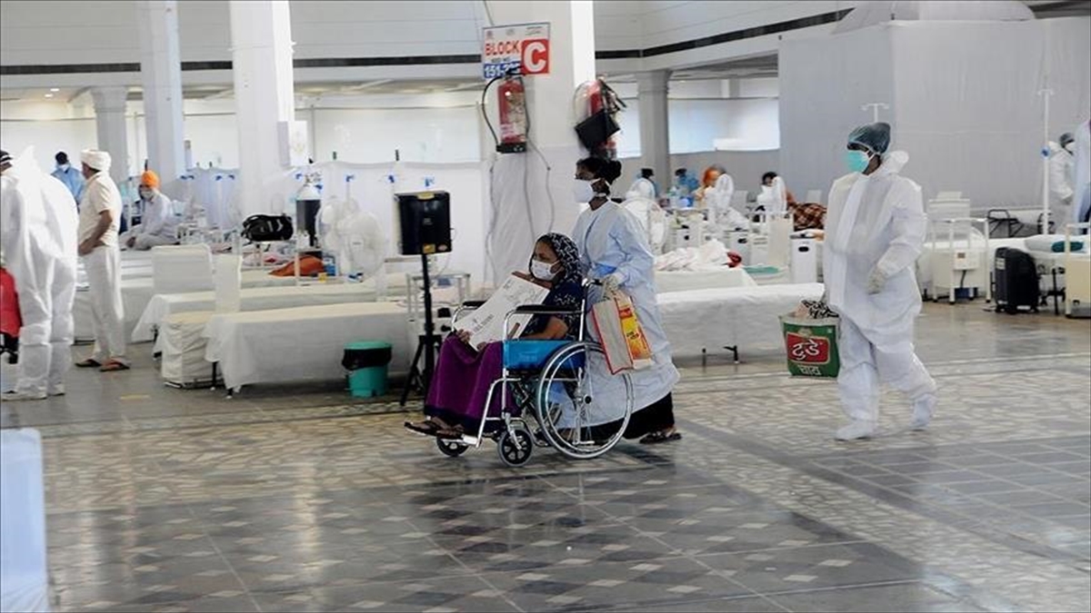 Hindistan'da Kovid-19 Salgınında Son 24 Saatte 39 Binden Fazla Vaka Tespit Edildi