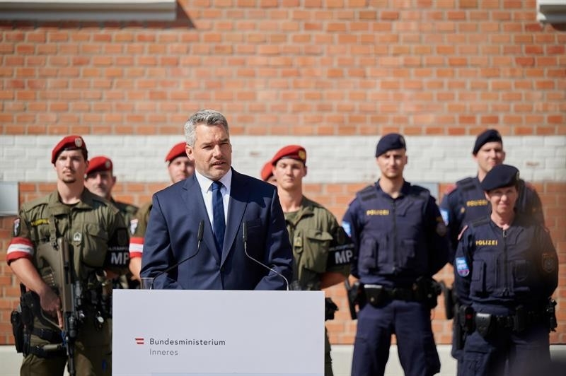 Avusturya‘dan Düzensiz Göçmen Akınına Karşı Önlem