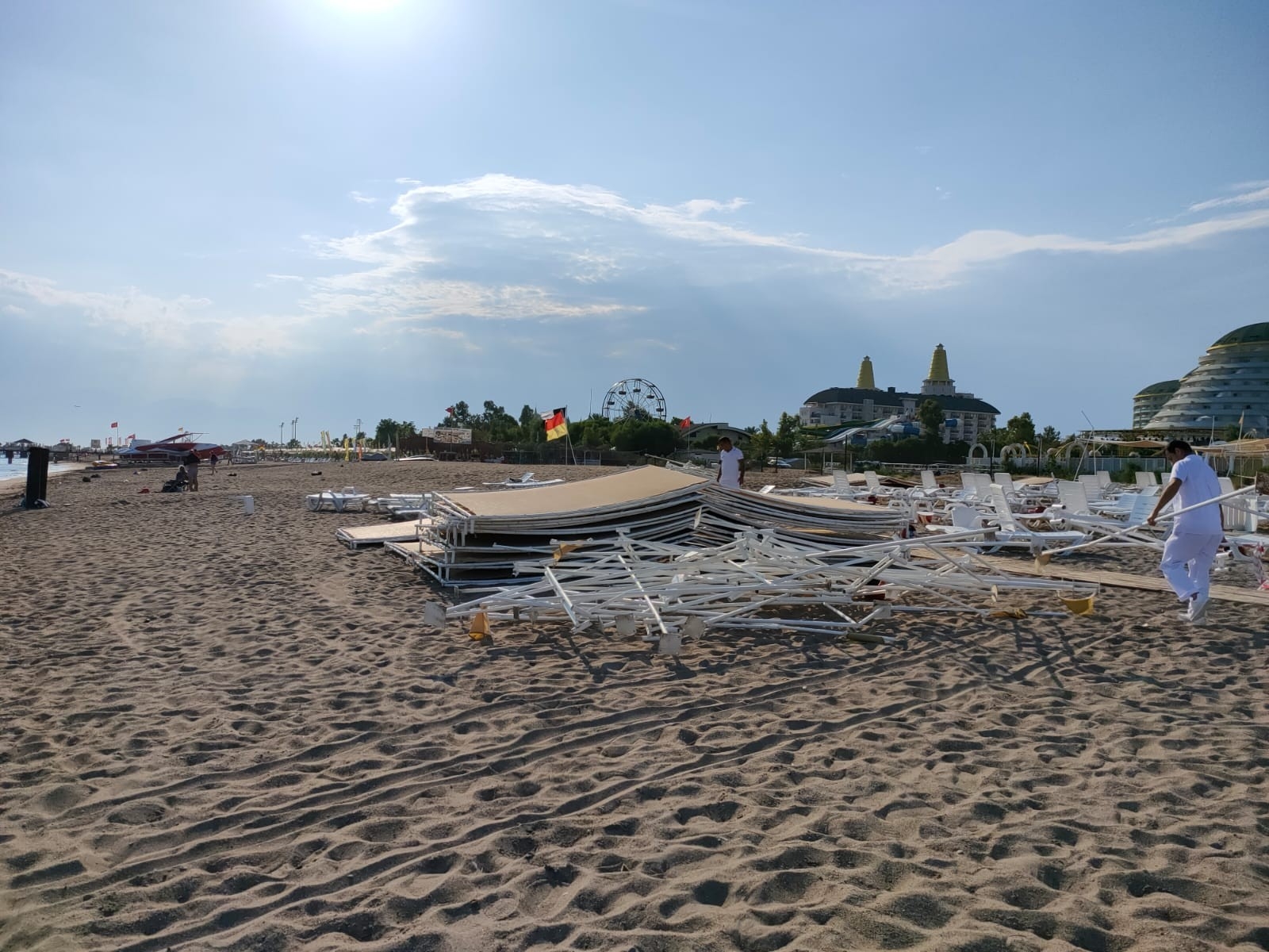 Antalya’da hortum sahili vurdu: 6 yaralı