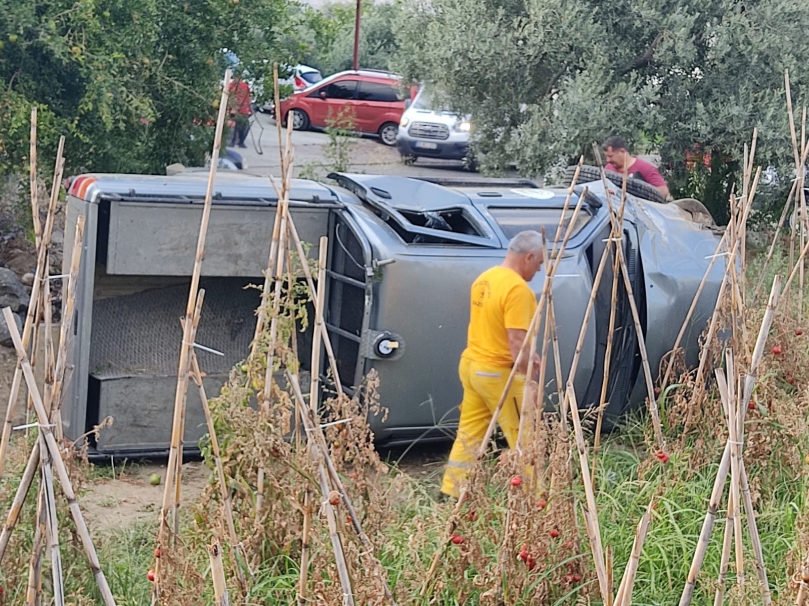 Yangın İhbarına Giden Kamyonet Devrildi: 2 Yaralı
