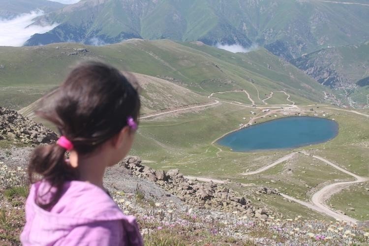 Zirvedeki Krater Gölleri İlgi Çekiyor