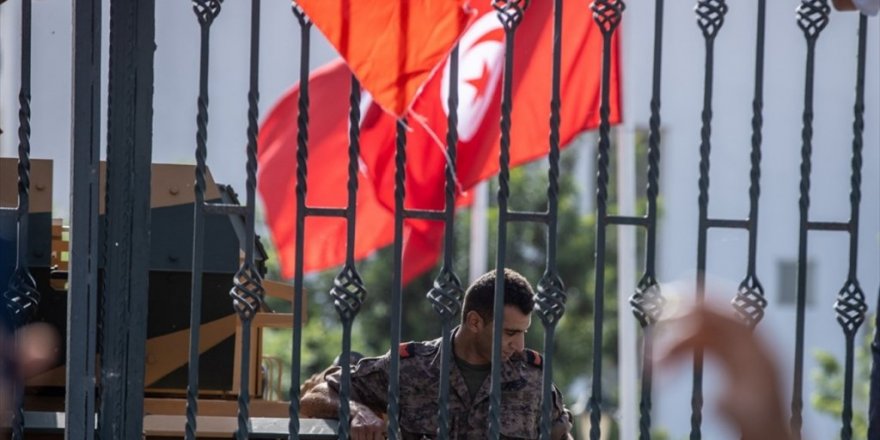 Tunus'ta yol ayrımı