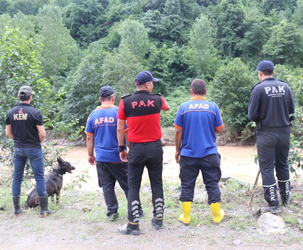 Polis Arama Kurtarma (Pak) Ekiplerinin İlk Görev Yeri Artvin’de Sel Bölgesi Oldu