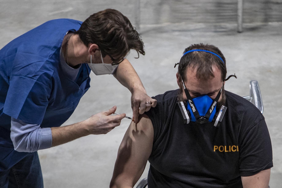 AB vatandaşlarının yüzde 70’i Covid-19’a karşı en az bir doz aşılandı