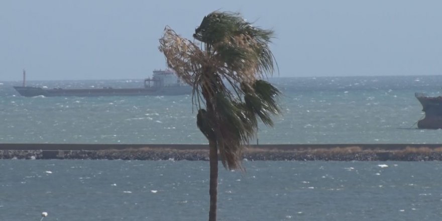 Samsun’da kuvvetli rüzgar etkisini artırıyor!