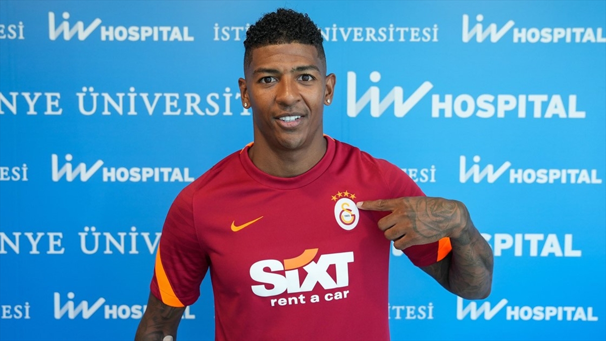 Galatasaray, Hollandalı Futbolcu Patrick Van Aanholt İle 3 Yıllık Sözleşme İmzaladı