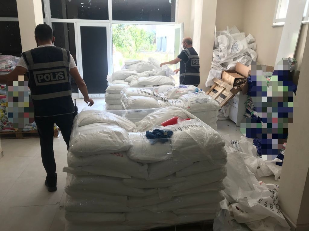 Taklitçilere polis baskını