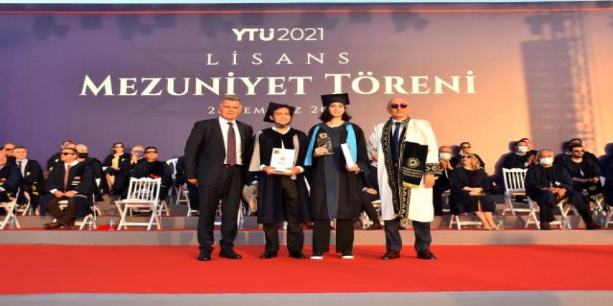 Turkcell Genel Müdürü Erkan, Yıldız Teknik Üniversitesi'nde Yeni Mezunlarla Bir Araya Geldi