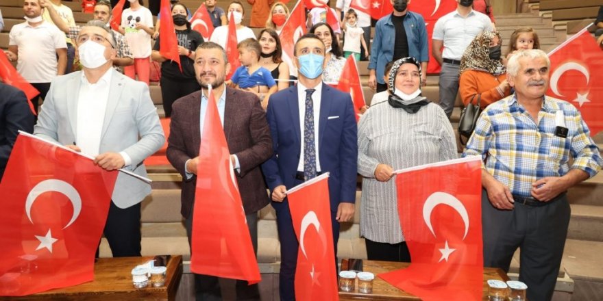 Esra Yıldız’ın ailesi müsabakayı protokolle birlikte gözyaşları içerisinde izledi