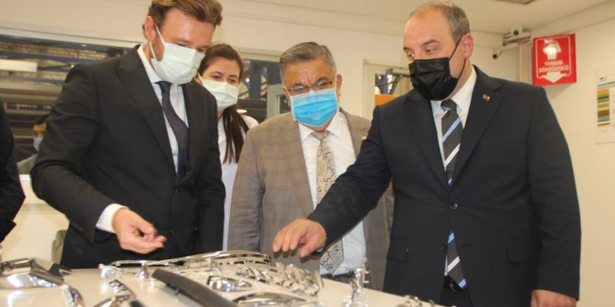 Bakan Varank’tan otomotiv sektörüne iç ve dış dekoratif parçalar üreten fabrikaya ziyaret