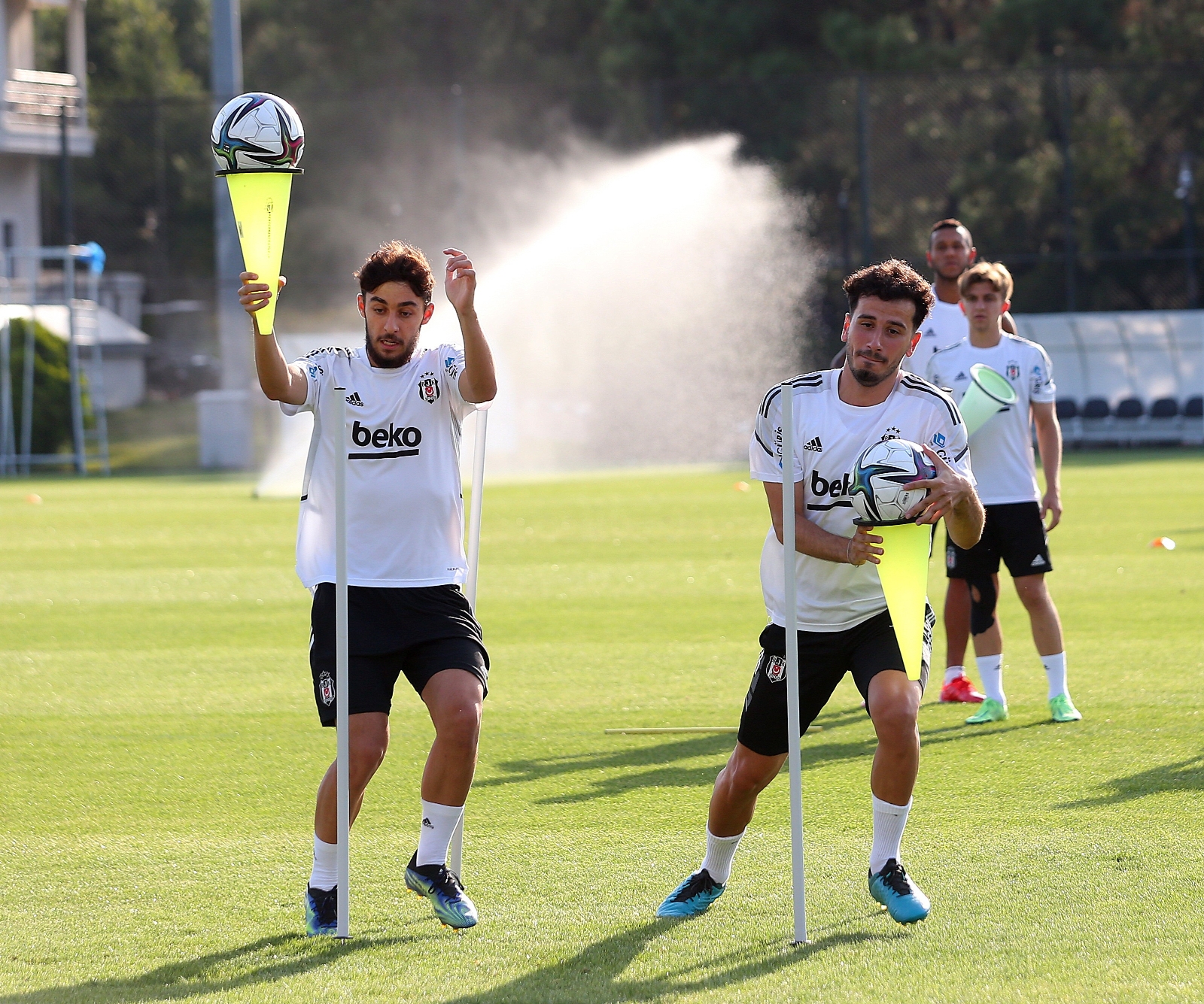 Yeni Transfer Rosier, Antrenmana Geldi