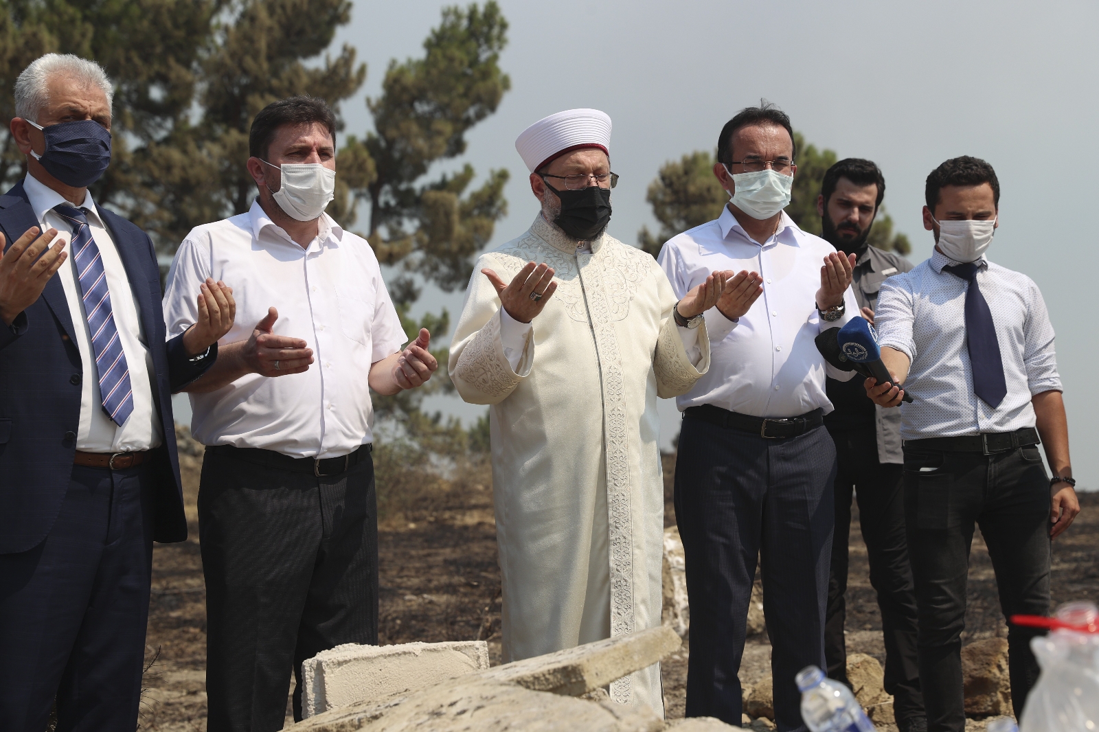 Diyanet İşleri Başkanı Erbaş’tan Orman Yangınında Hayatını Kaybeden Çiftin Yakınlarına Taziye Ziyareti
