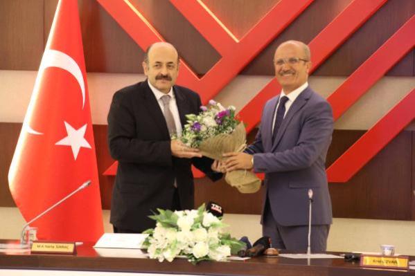 YÖK'te devir teslim töreni! Yeni başkan hızlı bir giriş yaptı
