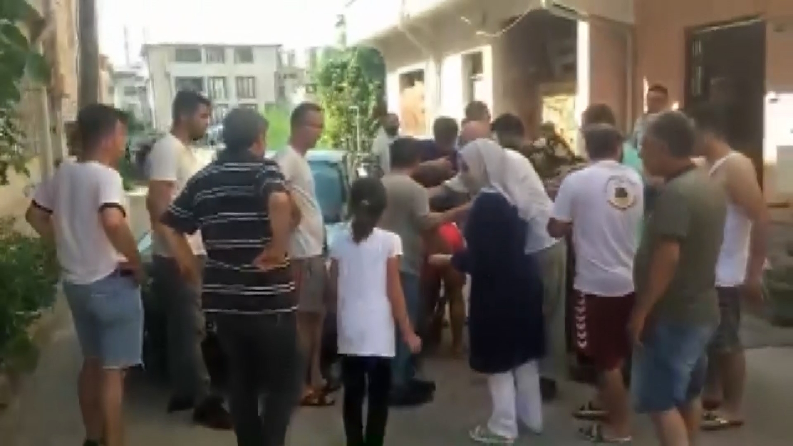 Bursa’da Hırsızlık Yapmak İçin Girdiği Evde Kız Çocuğuna Sandalye İle Saldırdı