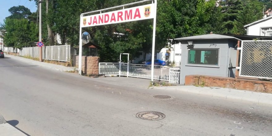 Silahı ateş alan asker yaralandı