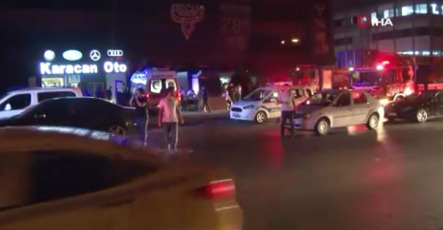 Başakşehir’de restoranda yangın çıktı, 11 kişi dumandan etkilendi