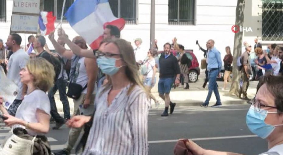 Fransa’da aşı karşıtları bir kez daha sokağa indi