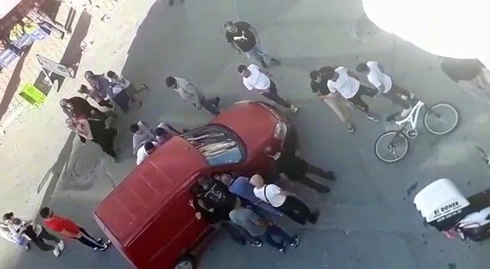 Bisikletli Çocuğa Çarpmaktan Son Anda Kurtuldu