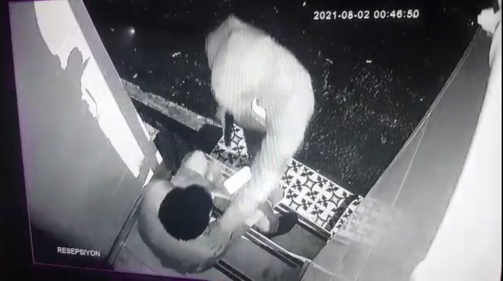 Otel Çalışanına Silahlı Saldırı Kamerada