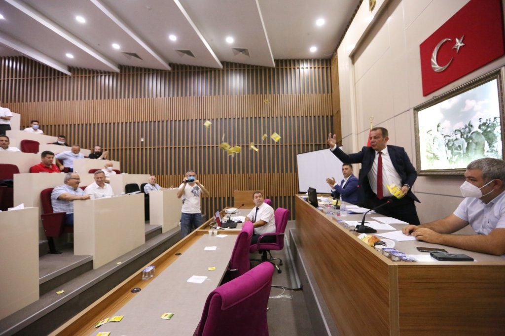 Bolu Belediye Meclisinde Yabancılara Su Zammı Gerginliği