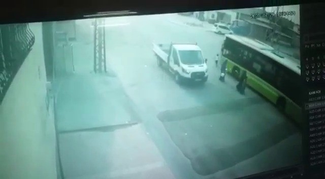 Yolun Karşısına Geçerken Otobüs Çarpan Çocuk Hayatını Kaybetti