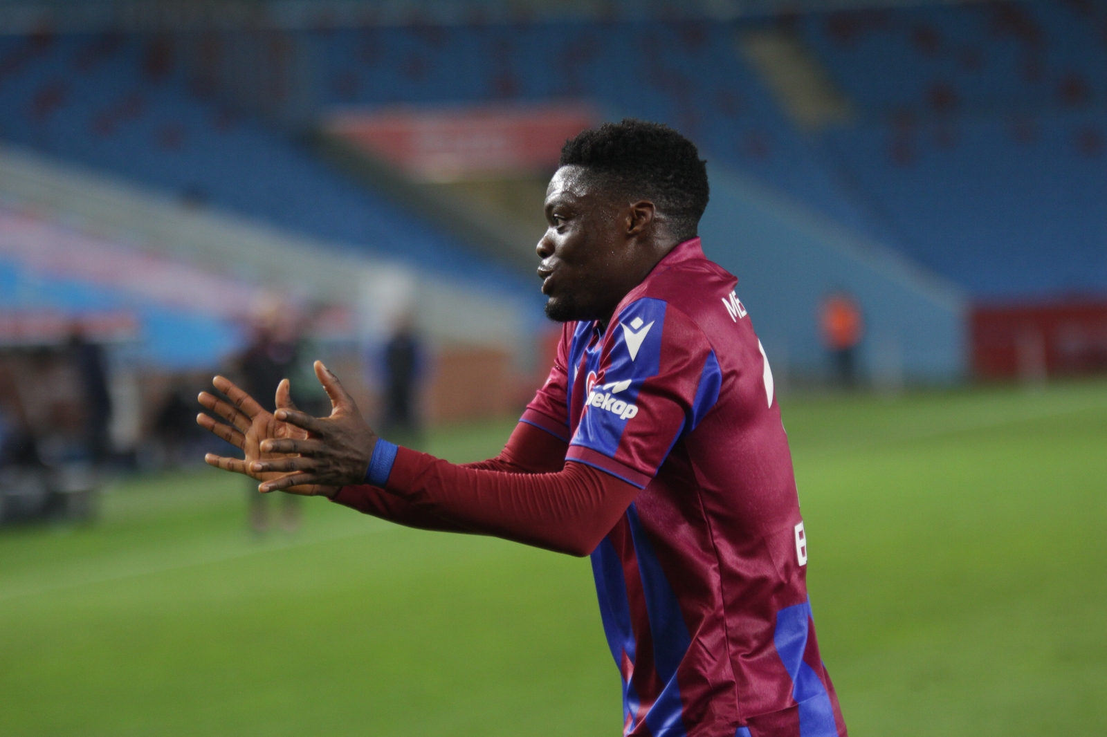 Ekuban, Genoa ile görüşmek için İtalya’ya gitti