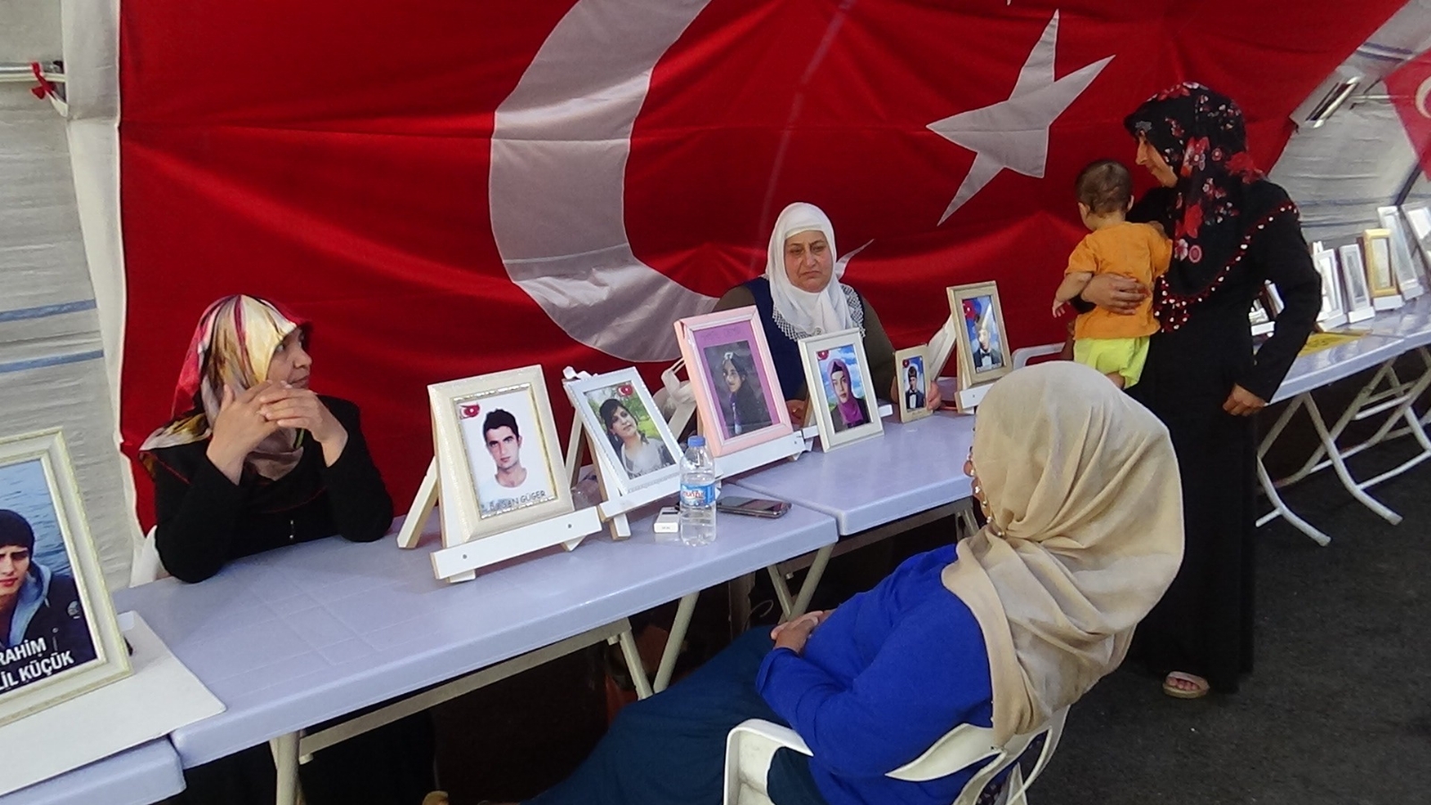 Kardeşi Teslim Oldu Ama O Evlat Nöbete Devam Ediyor