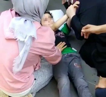 Lambayı Kıran Çocuk Annesinin Korkusundan Balkondan Atladı