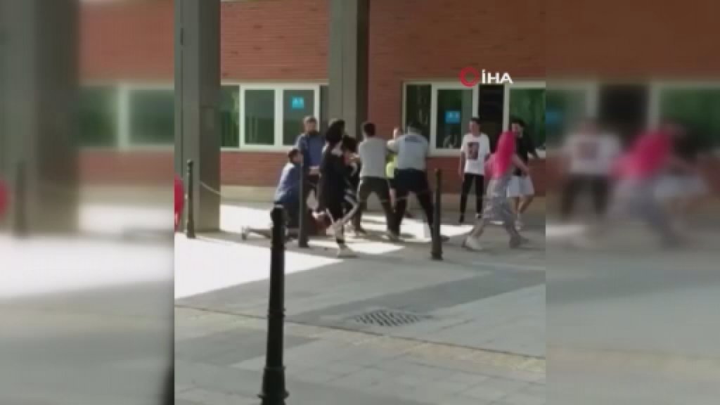 Tiktok Fenomenleriyle Bir Kişi Arasında Taciz Kavgası