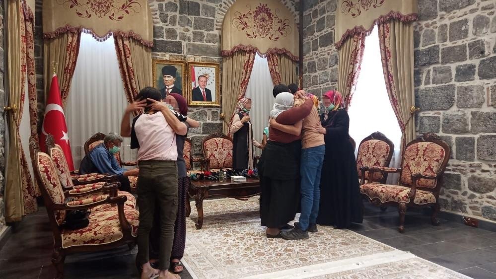 Evlat Nöbetindeki 3 Aile Daha Evladına Kavuştu