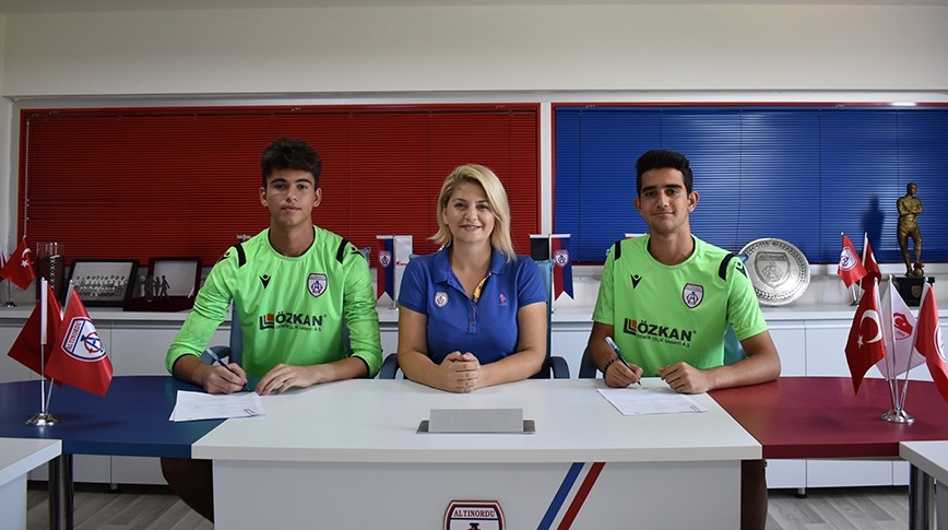 Altınordu’da 2 Genç Kaleci Profesyonel Oldu