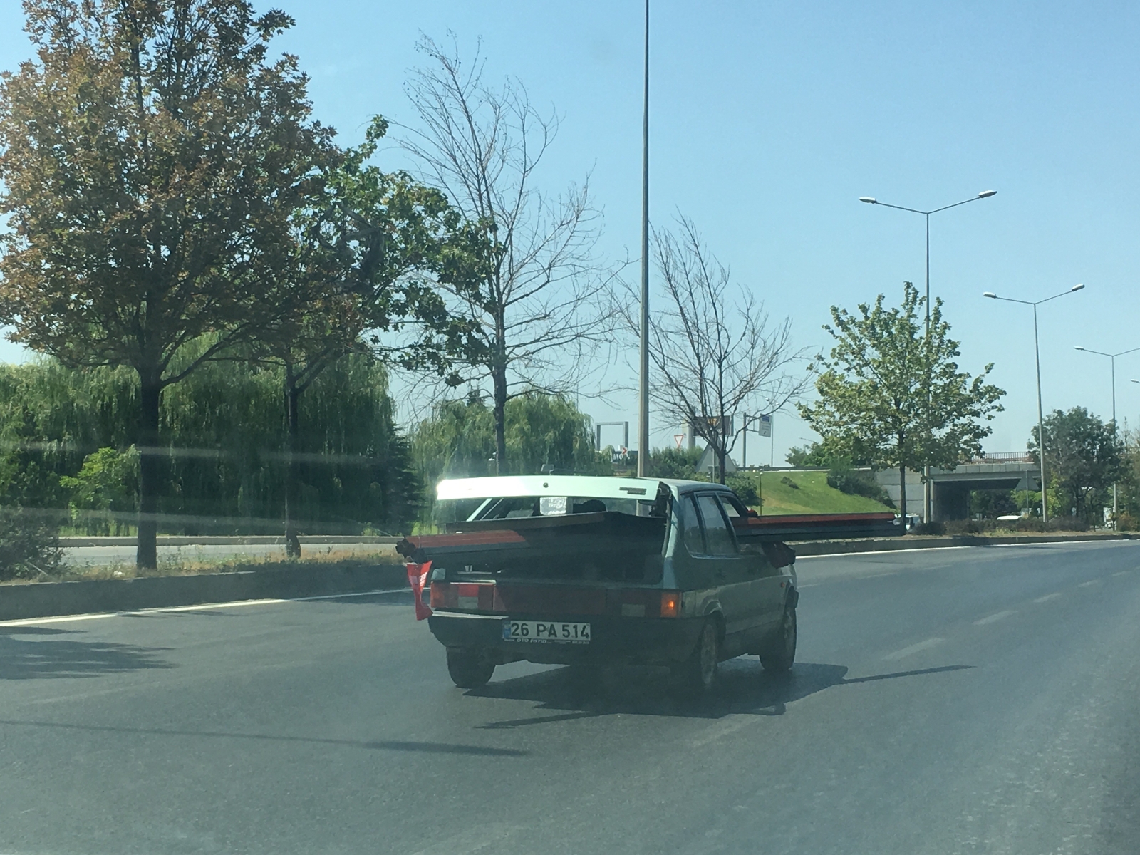 Trafikte Pes Dedirten Görüntü