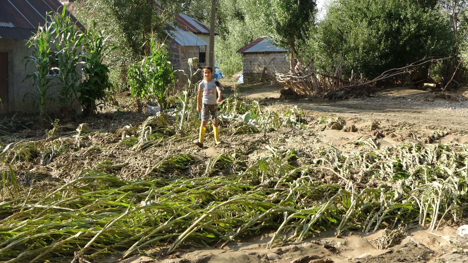 Yüksekova’da Sel Felaketinin Yaraları Sarılıyor