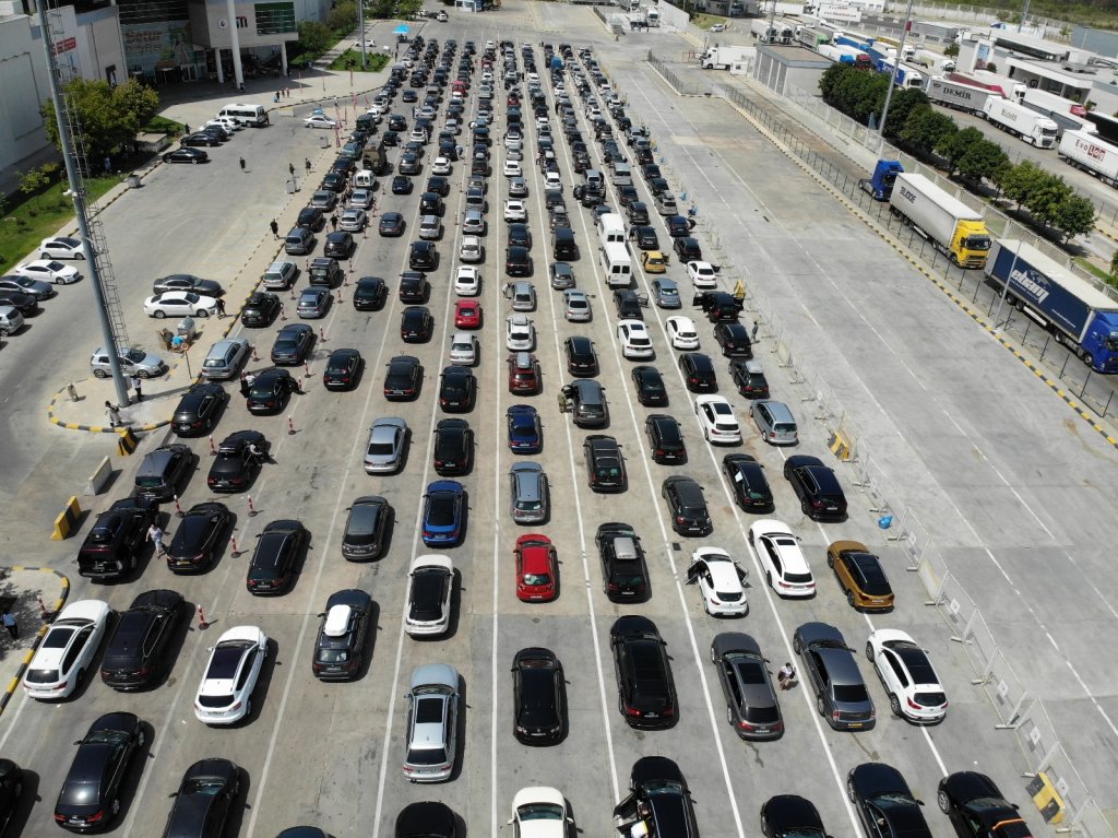 Kapıkule’de Gurbetçiler Akın Akın Geri Dönüyor