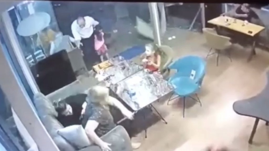 15’inci Kattan Kafeye Mermer Düştü