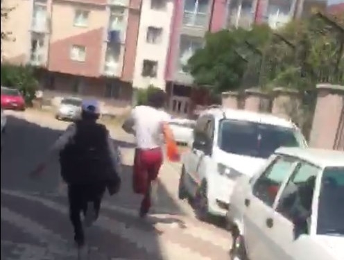 Esenyurt’ta Esnaf, Hırsızları Metrelerce Kovaladı