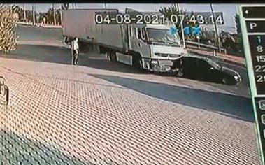 Freni Boşalan Tır Önüne Ne Gelirse Biçti