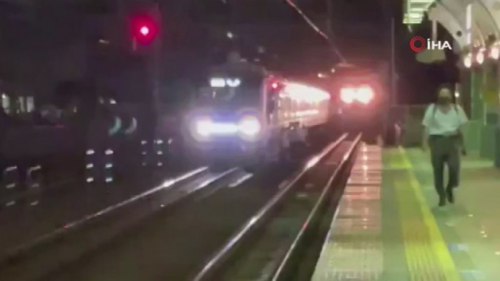 Tokyo Metrosunda Bıçaklı Saldırı