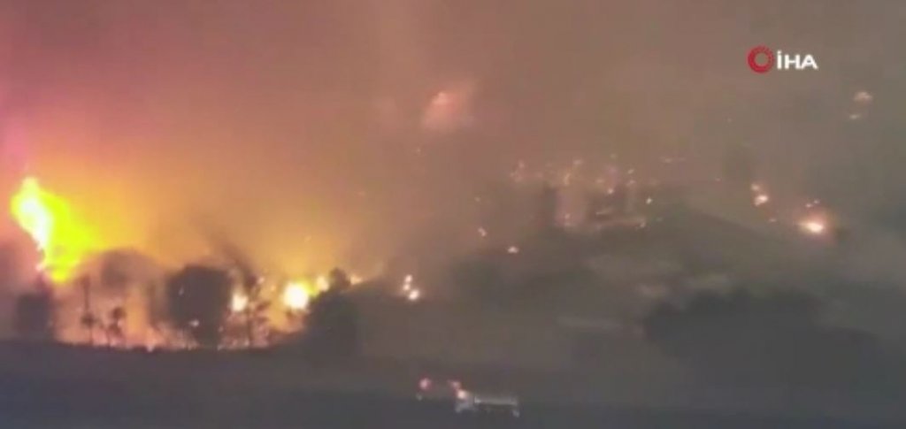 Atina’nın Kuzeyindeki Alevler Giderek Yayılıyor