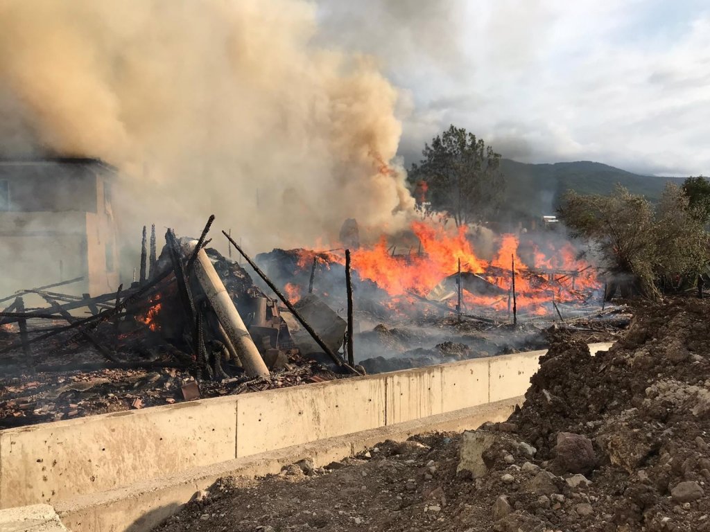 Bolu’da 2 Ev, 3 Samanlık Alev Alev Yandı