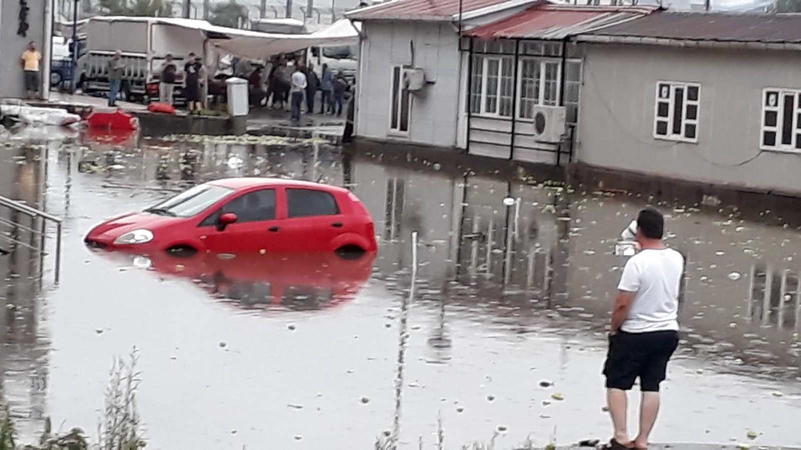 Ereğli’de Sağanak Nedeniyle Pazaryeri Sular Altında Kaldı