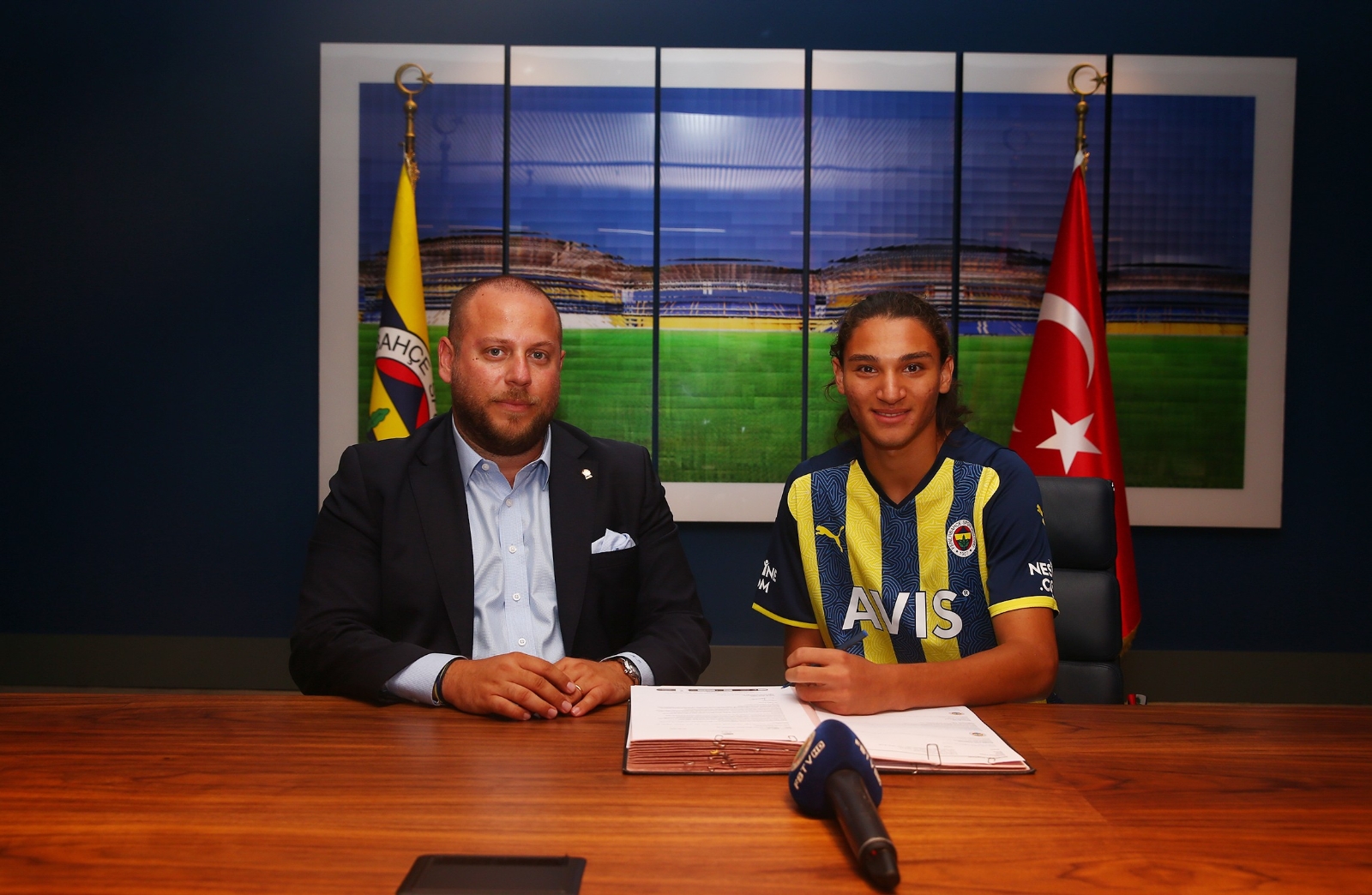 Fenerbahçe’den 17 Yaşındaki Emir’e 3 Yıllık Sözleşme