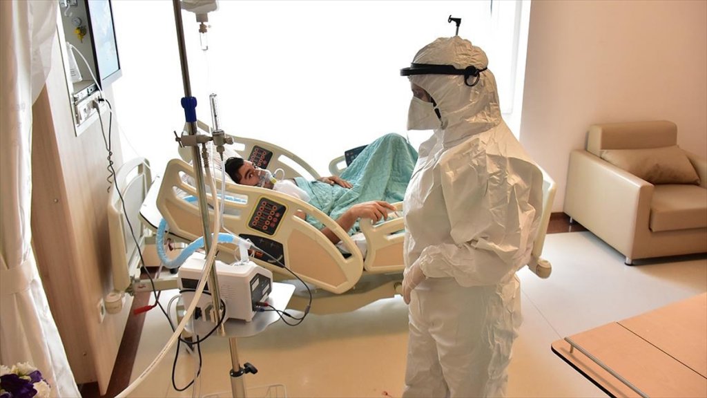 Yoğun Bakımda Aşı Olmamanın Pişmanlığını Yaşıyor