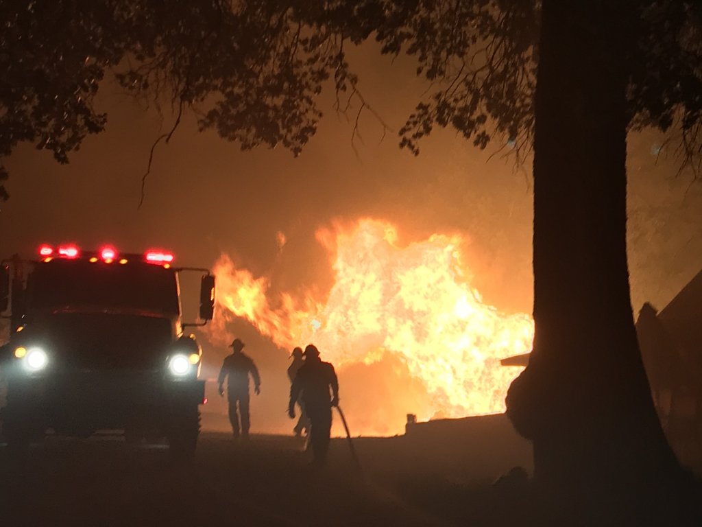 California Tarihinin En Büyük 3. Yangını Devam Ediyor