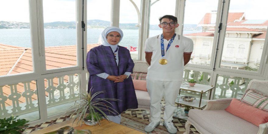 Emine Erdoğan,  Şampiyon Mete Gazoz'u kabul etti