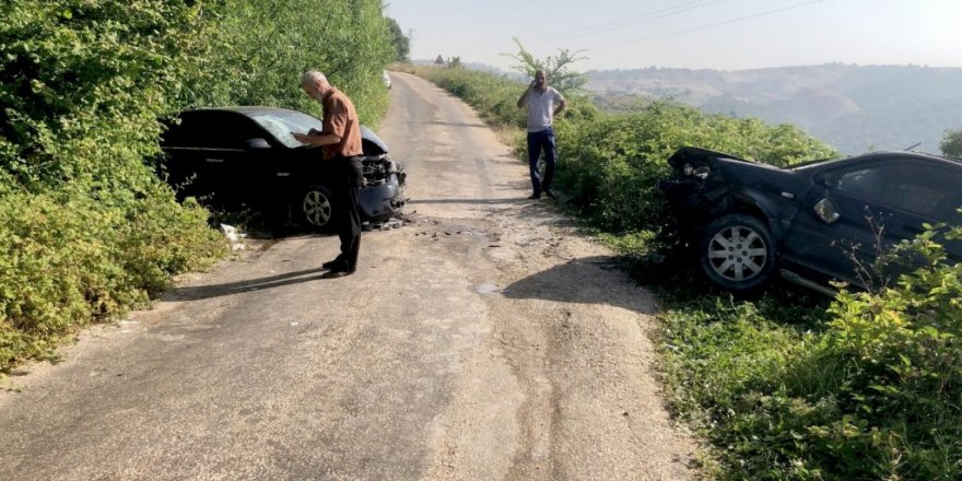 Virajda Feci Kaza: 4 Yaralı