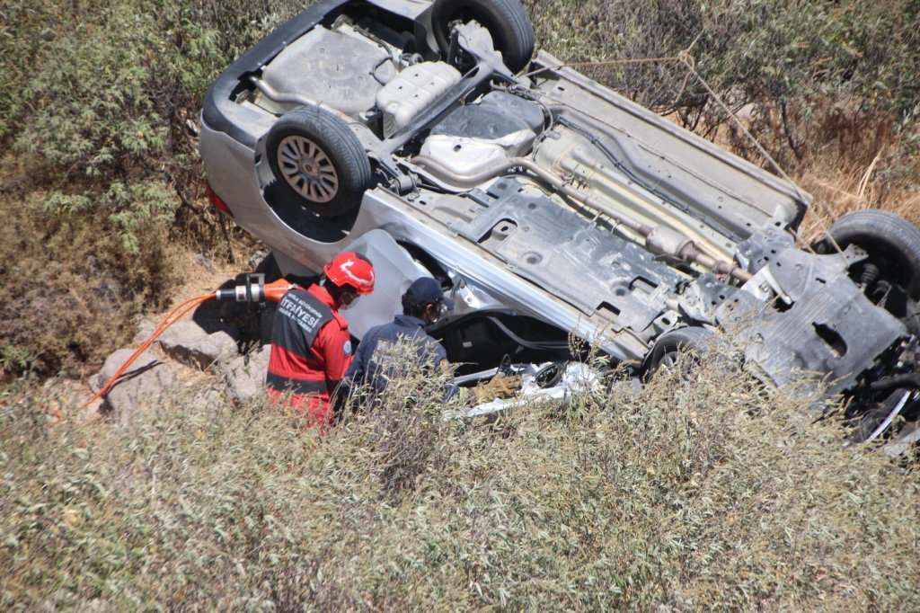 Dereye Devrilen Otomobildeki Kadın Yaşamını Yitirdi