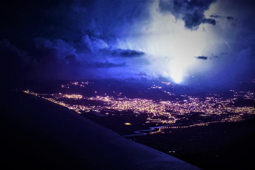 Hatay’da Şimşekler Geceyi Gündüze Çevirdi