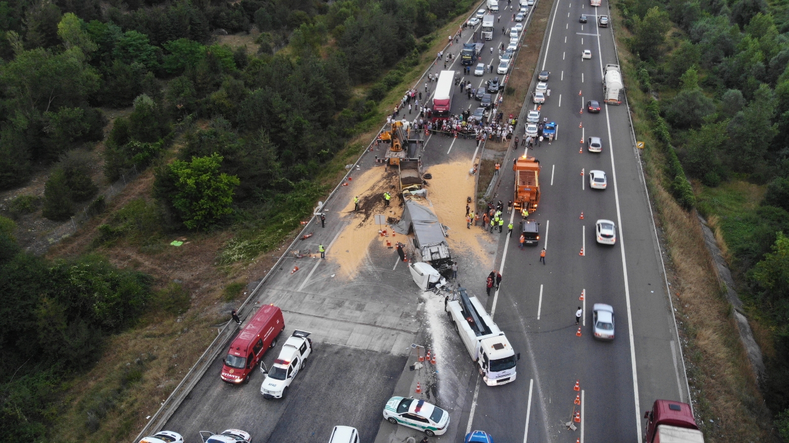 TEM’in İstanbul Yönü 4,5 Saat Sonra Trafiğe Açıldı