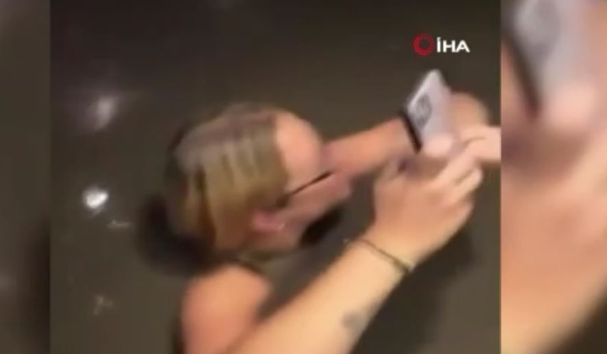 ABD’de Su Basan Asansörde Kalan Gençler Son Anda Kurtuldu